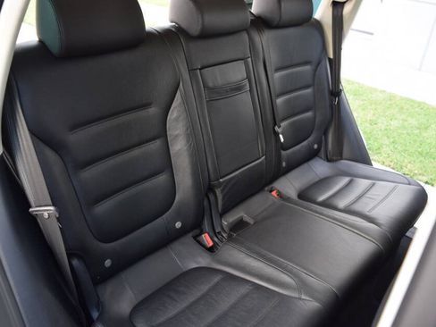 Used 2016 Volkswagen Touareg TDI AWD/4WD image 48