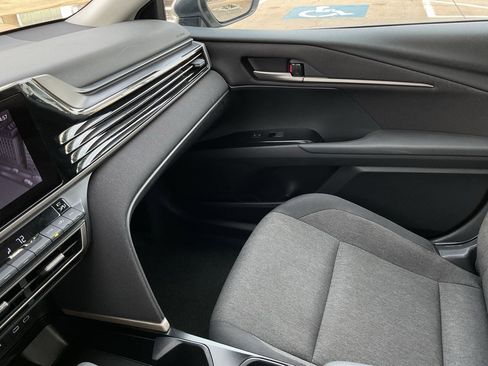 Used 2025 Toyota Camry LE image 34