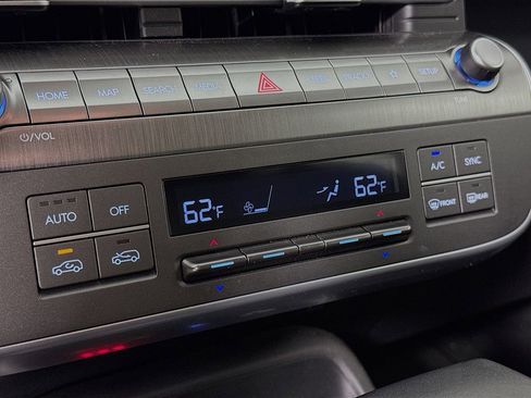 Certified 2025 Hyundai Kona SEL image 16