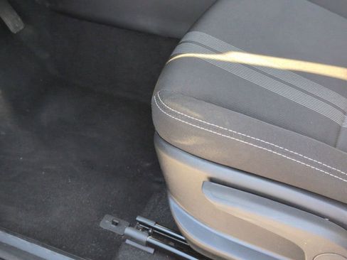 Used 2025 Hyundai Venue SEL FWD image 14
