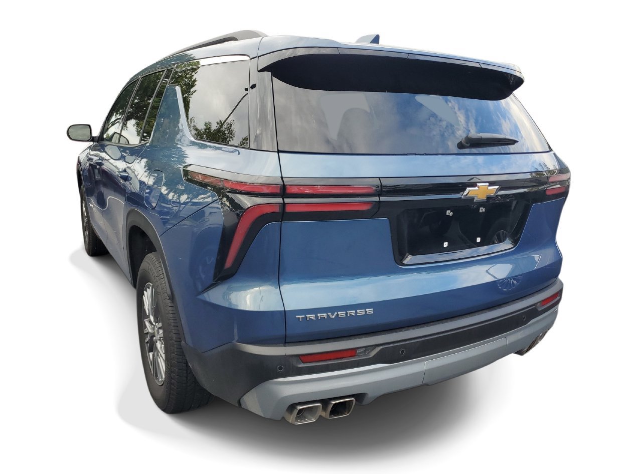 Used 2026 Chevrolet Traverse LT FWD image 3