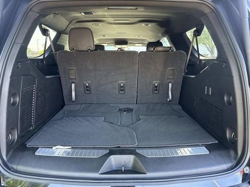 Used 2025 Chevrolet Suburban Z71 AWD/4WD image 16