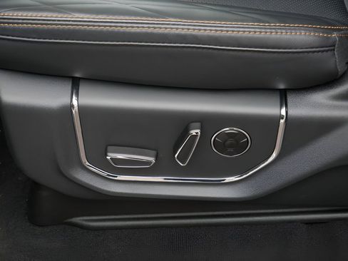 Used 2024 Ford Expedition Platinum AWD/4WD image 17