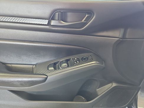 Used 2024 Nissan Altima 2.5 S image 7