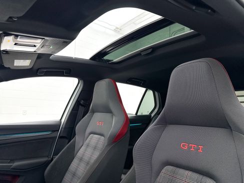 Used 2024 Volkswagen GTI SE image 5