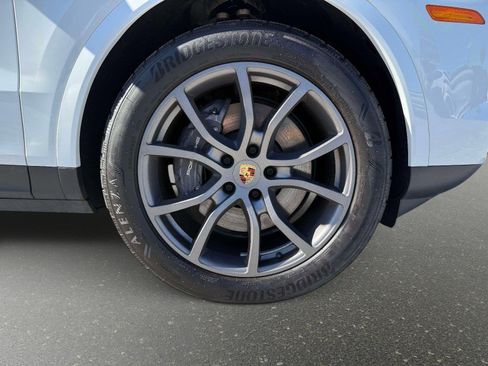 Used 2024 Porsche Cayenne AWD/4WD image 22
