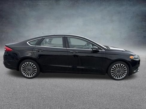 Used 2018 Ford Fusion SE w/ Fusion SE Technology Package FWD image 6