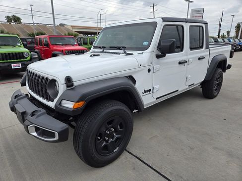 Used 2026 Jeep Gladiator Sport AWD/4WD image 7
