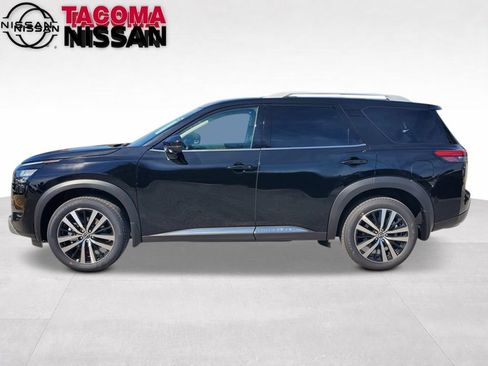 New 2025 Nissan Pathfinder Platinum image 2