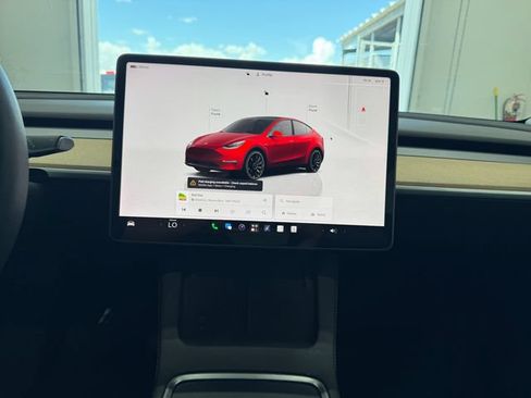 Used 2023 Tesla Model Y Long Range AWD/4WD image 3