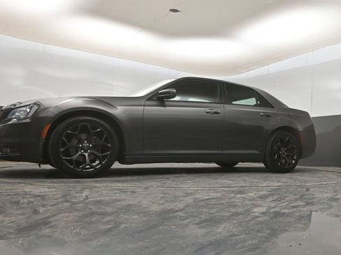 Used 2019 Chrysler 300 S image 12