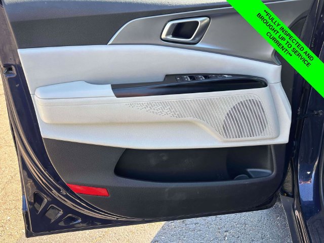 Used 2022 Kia Carnival LX FWD image 10