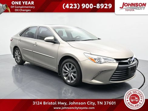Used 2017 Toyota Camry XLE w/ Moonroof Package FWD image 1