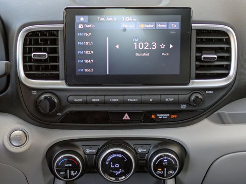 Certified 2024 Hyundai Venue SEL image 13