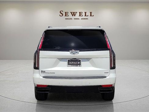 Used 2022 Cadillac Escalade ESV Sport w/ Touring Package AWD/4WD image 4