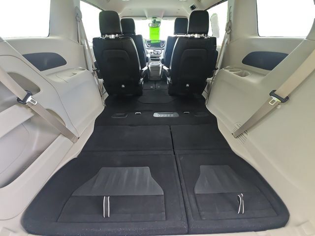 Used 2024 Chrysler Pacifica Touring-L FWD image 13