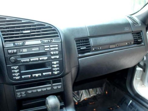 Used 1999 BMW 323i Convertible image 16