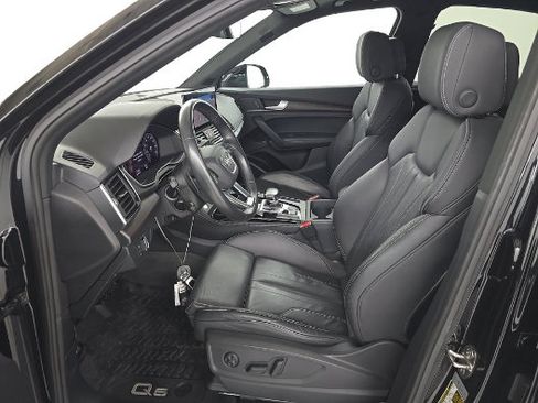 Used 2023 Audi Q5 2.0T Premium Plus w/ Premium Plus Package AWD/4WD image 3