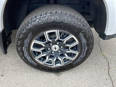 Used 2025 Chevrolet Colorado Z71 AWD/4WD image 28