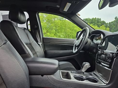 Used 2019 Jeep Grand Cherokee Altitude AWD/4WD image 36