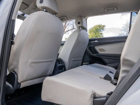 Used 2018 Volkswagen Tiguan SE w/ Front Fog Lights Package image 18