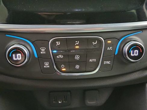 Used 2021 Chevrolet Traverse LS FWD image 15
