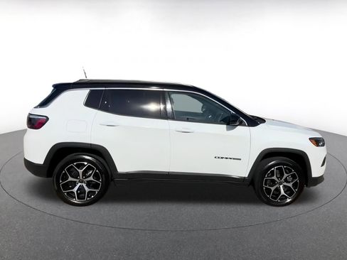 Used 2025 Jeep Compass Limited image 15