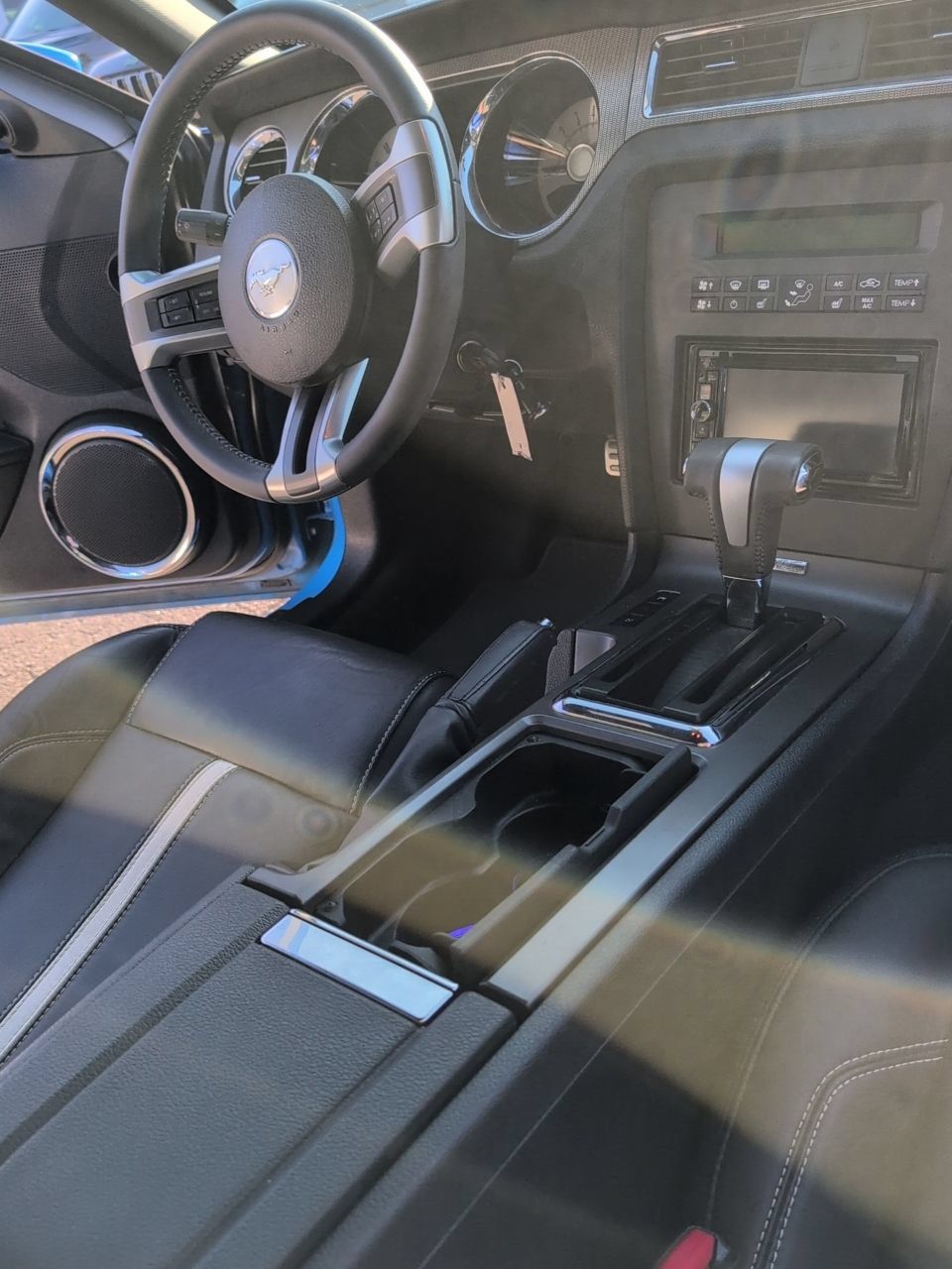 Used 2010 Ford Mustang GT Premium RWD image 18