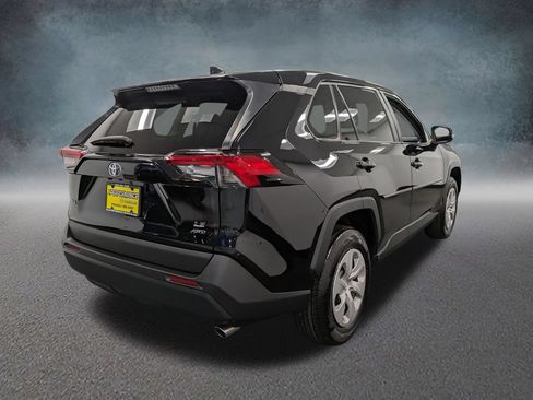 Used 2023 Toyota RAV4 LE AWD/4WD image 4