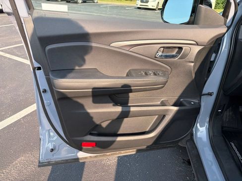 Used 2023 Honda Ridgeline Sport image 11