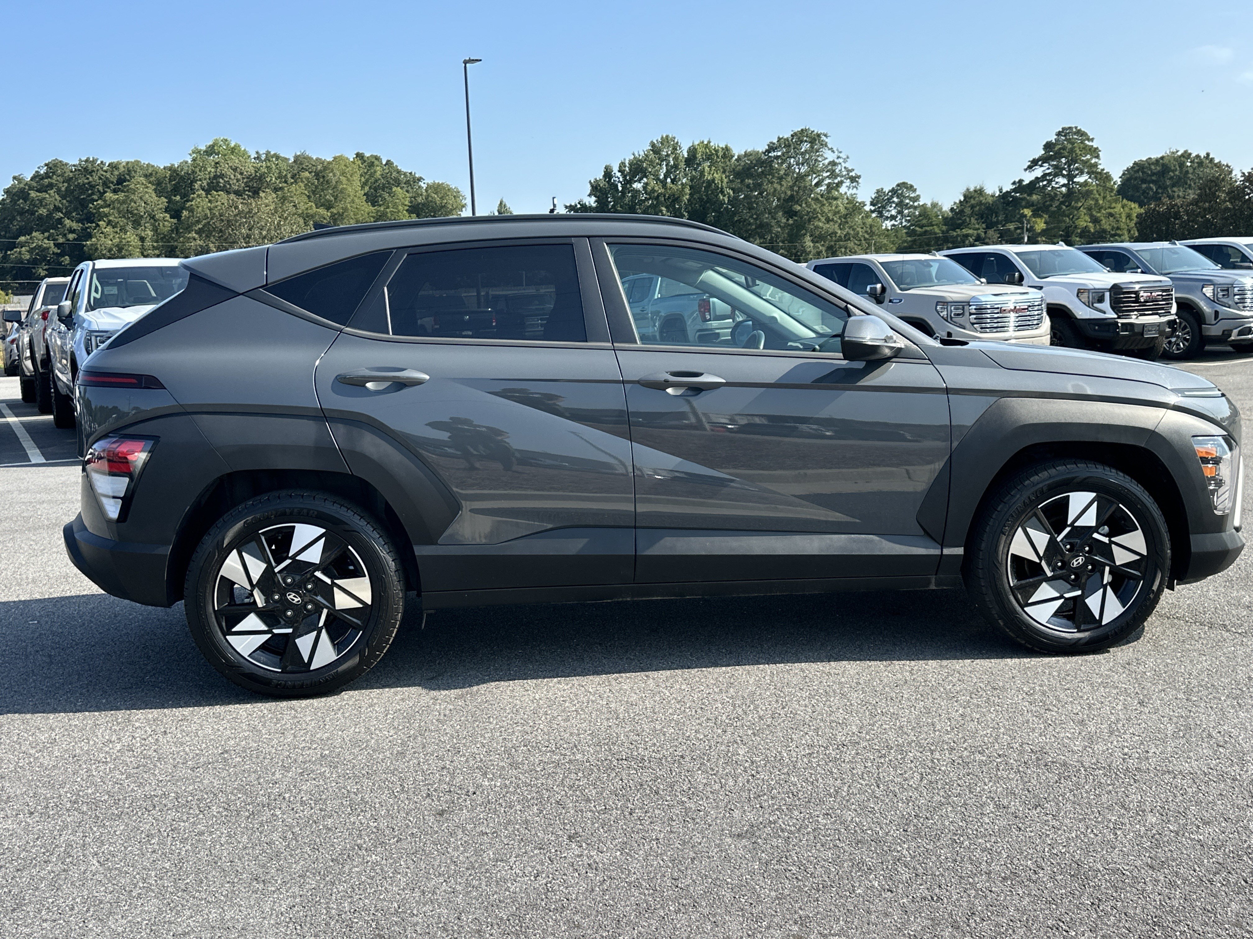 Used 2025 Hyundai Kona SEL FWD image 4