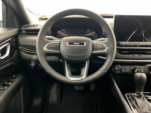 New 2026 Jeep Compass Latitude image 12