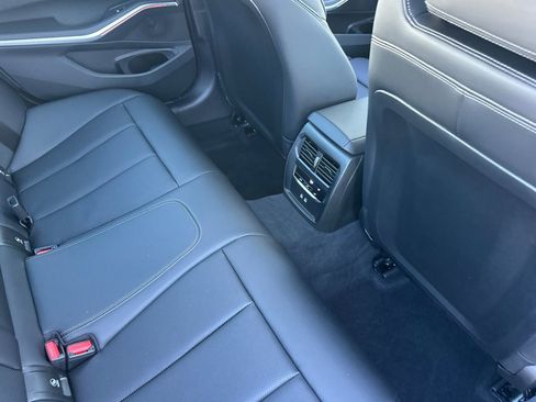 Used 2025 BMW 330i Sedan w/ Premium Package image 29