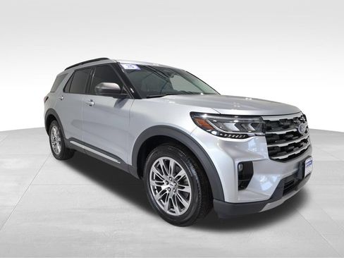 Used 2025 Ford Explorer Active w/ Active Comfort Package AWD/4WD image 6