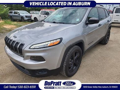 Used 2017 Jeep Cherokee Sport image 1