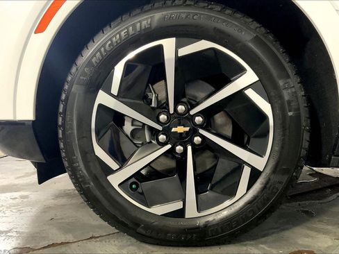 Used 2025 Chevrolet Equinox EV LT image 9