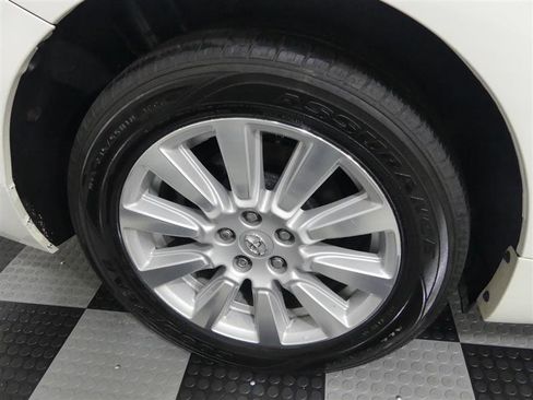 Used 2017 Toyota Sienna XLE image 17