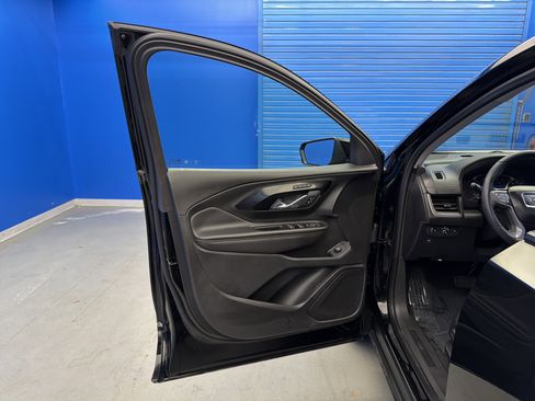 Used 2023 GMC Terrain AT4 image 10