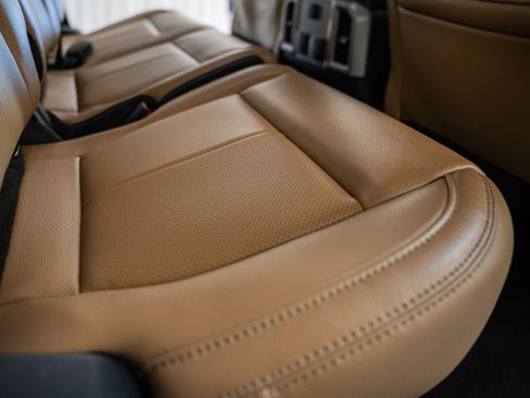 Used 2022 Ford F350 Lariat w/ Chrome Package image 39