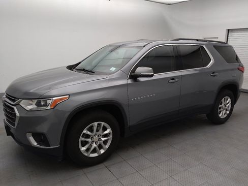 Used 2021 Chevrolet Traverse LT FWD image 2