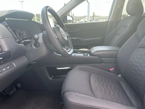 Used 2025 Nissan Pathfinder SV AWD/4WD image 9