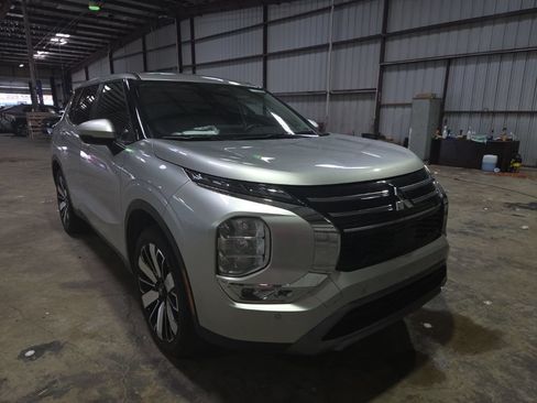 Used 2025 Mitsubishi Outlander SE FWD image 6