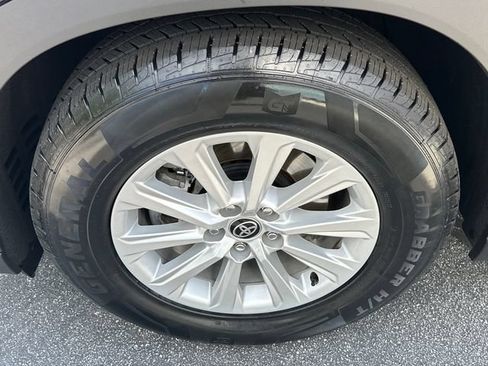 Used 2024 Toyota Grand Highlander AWD image 10