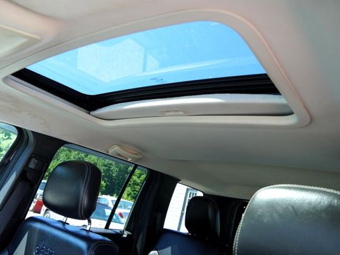 Used 2011 Jeep Liberty Sport image 19