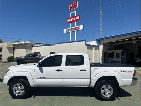 Used 2013 Toyota Tacoma PreRunner w/ TRD Off-Road Pkg RWD image 8