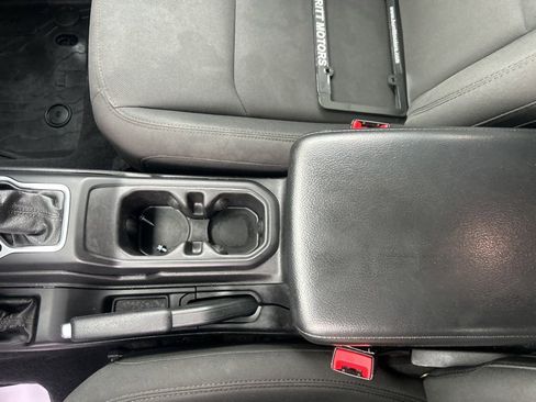 Used 2018 Jeep Wrangler Unlimited Sport S AWD/4WD image 16