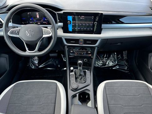 New 2026 Volkswagen Taos SE image 12