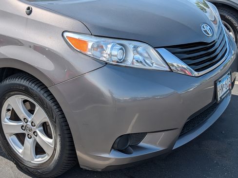 Used 2014 Toyota Sienna LE FWD image 16
