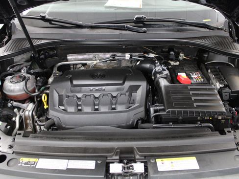 Used 2022 Volkswagen Tiguan SE R-Line image 8