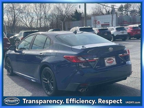 Used 2025 Toyota Camry SE image 8